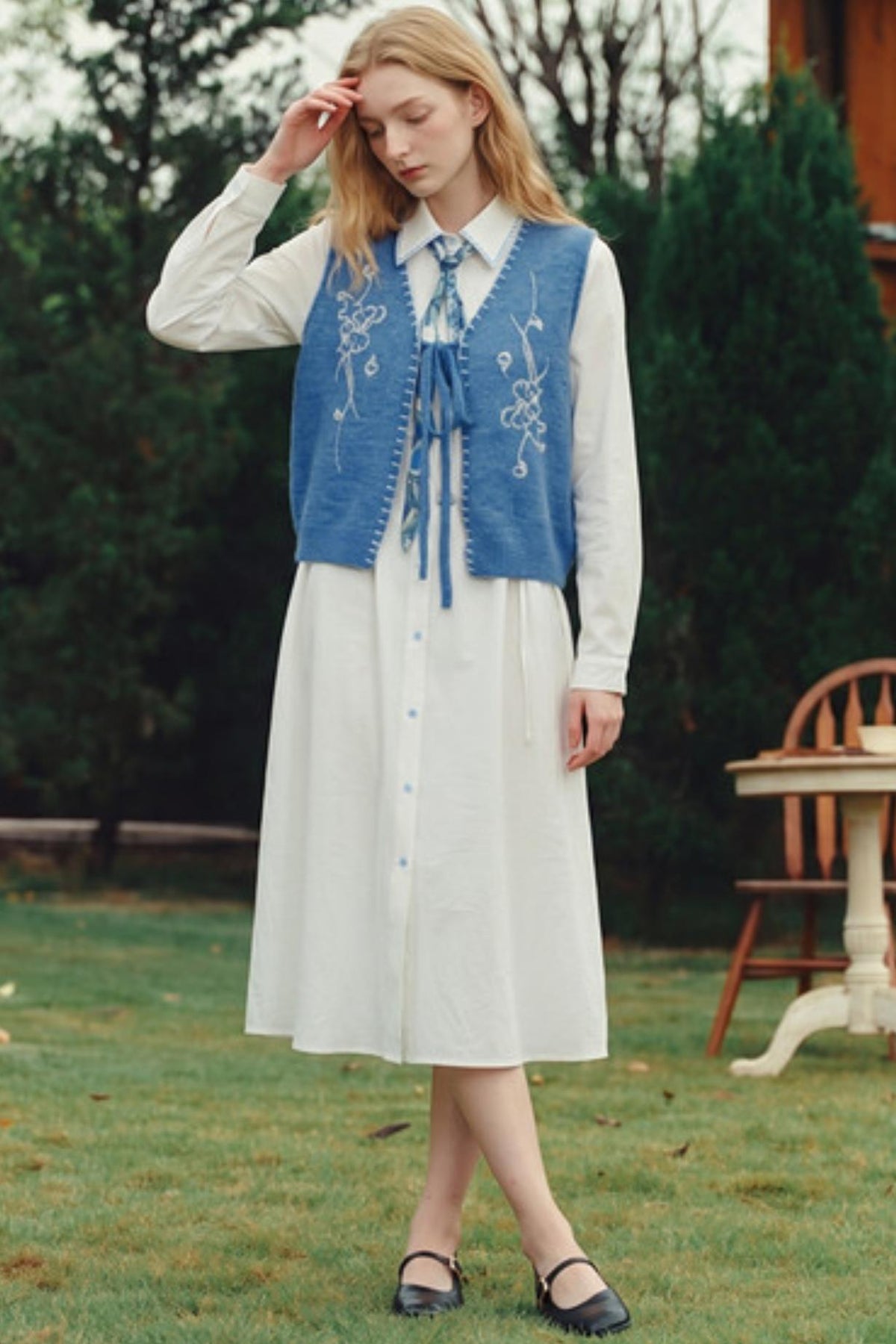 Van Gogh Art Embroidered Tie-Front Knit Vest
