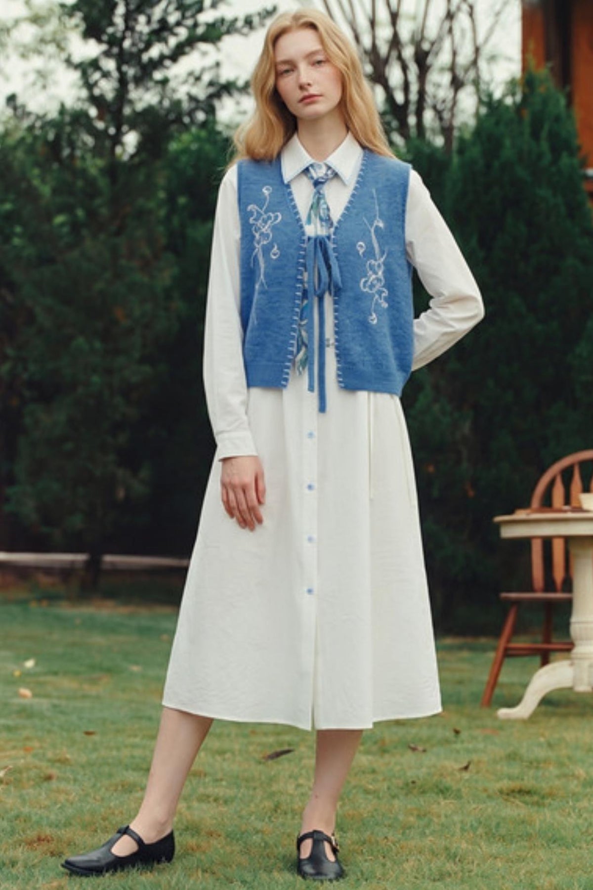 Van Gogh Art Embroidered Tie-Front Knit Vest